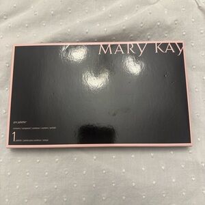 Mary Kay Pro Palette in Black no makeup included